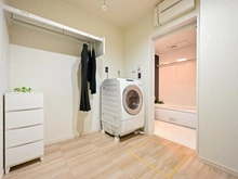 【大阪府/高槻市津之江町】高槻市津之江町二丁目　戸建 洗面室：室内干しができる仕様となっています