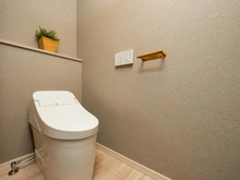 【大阪府/高槻市津之江町】高槻市津之江町二丁目　戸建 トイレ