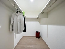 【大阪府/高槻市津之江町】高槻市津之江町二丁目　戸建 2階　ウォークインクローゼット