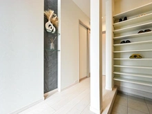 【大阪府/高槻市津之江町】高槻市津之江町二丁目　戸建 1階　ホール・玄関：シューズインクローゼット