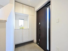 【大阪府/三島郡島本町山崎】大阪府三島郡島本町山崎四丁目　中古戸建 玄関