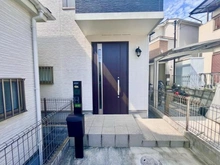 【大阪府/三島郡島本町山崎】大阪府三島郡島本町山崎四丁目　中古戸建 玄関