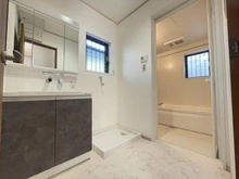 【大阪府/高槻市東城山町】高槻市東城山町　中古戸建 洗面所