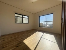 【大阪府/高槻市東城山町】高槻市東城山町　中古戸建 洋室：南東側洋室約7帖