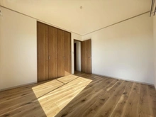 【大阪府/高槻市東城山町】高槻市東城山町　中古戸建 洋室：南東側洋室約7帖