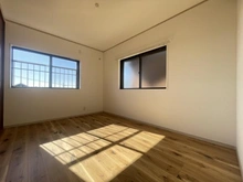 【大阪府/高槻市東城山町】高槻市東城山町　中古戸建 洋室：南西側洋室約6帖