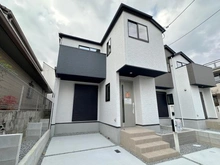 【大阪府/高槻市東上牧】高槻市東上牧2期2号棟 外観：全2棟。左側。