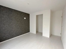 【大阪府/高槻市東上牧】高槻市東上牧2期2号棟 洋室：約6.6帖の洋室。ウォークインクローゼット付のお部屋です！