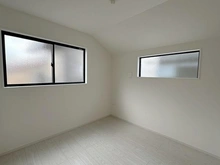 【大阪府/高槻市東上牧】高槻市東上牧2期2号棟 洋室：約4.5帖の洋室です。