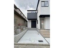 【大阪府/高槻市東上牧】高槻市東上牧2期2号棟 駐車場：普通車1台駐車可能です。