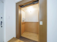 【神奈川県/川崎市多摩区東生田】川崎市多摩区東生田1丁目　中古戸建 ホームエレベーター：1階から3階まで昇降可能なホームエレベーターです。