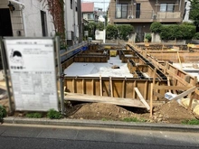 【東京都/中野区中野】中野区中野六丁目　新築戸建　A棟　全3棟現場 建築中の外観