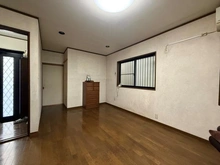 【京都府/長岡京市井ノ内】長岡京市井ノ内坂川　中古戸建 リビング：家具調度品は価格に含まれません