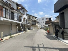 【大阪府/豊中市春日町】豊中市春日町2丁目　中古戸建 前面道路：前面道路東向きへ撮影
