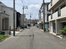 【大阪府/豊中市春日町】豊中市春日町2丁目　中古戸建 前面道路：前面道路西向きへ撮影