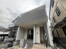 【京都府/京都市伏見区醍醐新開】京都市伏見区醍醐新開　1期1号地 建築中の外観：全2棟/北側/手前側