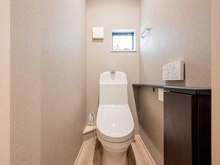 【埼玉県/所沢市美原町】所沢市美原町4丁目中古戸建 トイレ：家具調度品は価格に含まれません。