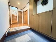【東京都/練馬区南大泉】練馬区南大泉1丁目　中古戸建て 玄関：家具調度品は価格に含まれません。