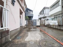 【埼玉県/新座市池田】新座市池田4丁目中古戸建 アプローチ