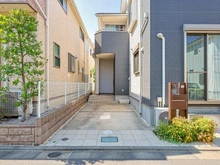【埼玉県/新座市石神】新座市石神2丁目中古戸建 アプローチ