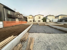 【東京都/西東京市中町】西東京市中町5丁目新築戸建2号棟 現地（建築前）：全6棟　／　左から2番目奥側