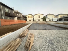 【東京都/西東京市中町】西東京市中町5丁目新築戸建2号棟 現地（建築前）：全6棟　／　左から2番目奥側