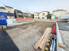 【東京都/西東京市中町】西東京市中町5丁目新築戸建4号棟 現地（建築前）：全6棟　／　右から3番目