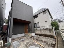 【東京都/練馬区三原台】練馬区三原台1丁目新築戸建・A号棟 建築中の外観：全2棟現場：写真中央