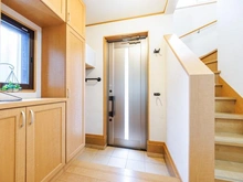 【埼玉県/さいたま市岩槻区南平野】さいたま市岩槻区南平野4丁目　中古戸建 玄関