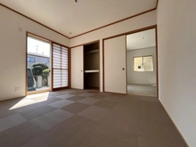 【埼玉県/さいたま市西区大字佐知川】さいたま市西区大字佐知川　戸建 和室：和室の収納も確保されてます。