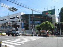 【神奈川県/川崎市宮前区菅生】川崎市宮前区菅生3丁目　戸建 宮前ショッピングセンター（現地より約1,030m）：マルエツ、サンドラッグ、ビバホーム、100円ショップ等