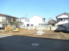【東京都/武蔵村山市学園】武蔵村山市学園4丁目　新築戸建　A号棟 現地（建築前）：全2棟現場　向かって左側区画