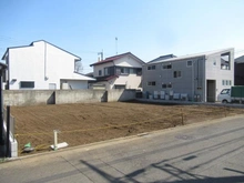 【東京都/武蔵村山市学園】武蔵村山市学園4丁目　新築戸建　B号棟 現地（建築前）：全2棟現場　向かって右側区画