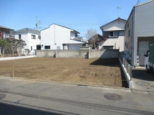 【東京都/武蔵村山市学園】武蔵村山市学園4丁目　新築戸建　B号棟 現地（建築前）：全2棟現場　向かって右側区画