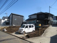 【東京都/調布市東つつじケ丘】調布市東つつじヶ丘2丁目　新築戸建　1号棟 現地（建築前）：全2棟現場　手前側区画