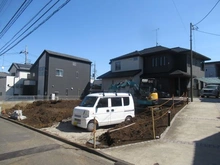 【東京都/調布市東つつじケ丘】調布市東つつじヶ丘2丁目　新築戸建　1号棟 現地（建築前）：全2棟現場　手前側区画