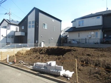 【東京都/調布市東つつじケ丘】調布市東つつじヶ丘2丁目　新築戸建　2号棟 現地（建築前）：全2棟現場　奥側区画