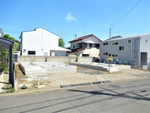 【東京都/武蔵村山市学園】武蔵村山市学園4丁目　新築戸建　A号棟 建築中の外観：全2棟現場　向かって左側区画