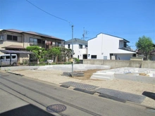 【東京都/武蔵村山市学園】武蔵村山市学園4丁目　新築戸建　B号棟 建築中の外観：全2棟現場　向かって右側区画