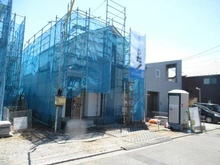 【東京都/武蔵村山市学園】武蔵村山市学園4丁目　新築戸建　B号棟 建築中の外観：全2棟現場　向かって右側区画