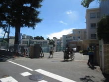 【神奈川県/川崎市多摩区生田】グランエクセラ生田4丁目　新築戸建　2号棟 川崎市立生田小学校（現地より約260m）：