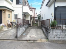 【東京都/東大和市高木】東大和市高木3丁目　戸建 外観：駐車スペース奥の区画
