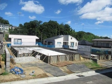 【神奈川県/川崎市多摩区生田】グランエクセラ生田4丁目 新築戸建 2号棟 建築中の外観:全5区画 右から2番目区画