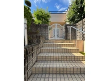 【大阪府/枚方市香里ケ丘】枚方市香里ケ丘2丁目　中古戸建 アプローチ