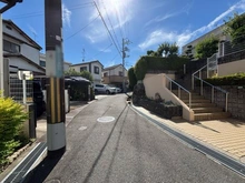 【大阪府/枚方市香里ケ丘】枚方市香里ケ丘2丁目　中古戸建 前面道路