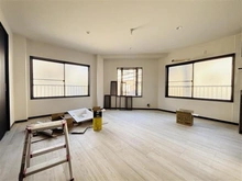 【東京都/江戸川区一之江】江戸川区一之江6丁目 戸建 リビング：※リフォーム中のため、工事道具があります