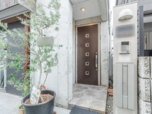 【大阪府/吹田市江坂町】吹田市江坂町一丁目　店舗付住宅 玄関