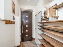 【大阪府/吹田市江坂町】吹田市江坂町一丁目　店舗付住宅 玄関