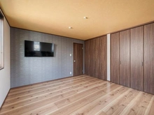 【兵庫県/神戸市中央区下山手通】神戸市中央区下山手通8丁目　中古戸建 洋室：【約9.8帖】
※家具調度品は価格に含まれません。