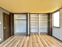 【兵庫県/神戸市中央区下山手通】神戸市中央区下山手通8丁目　中古戸建 洋室：【約9.8帖】